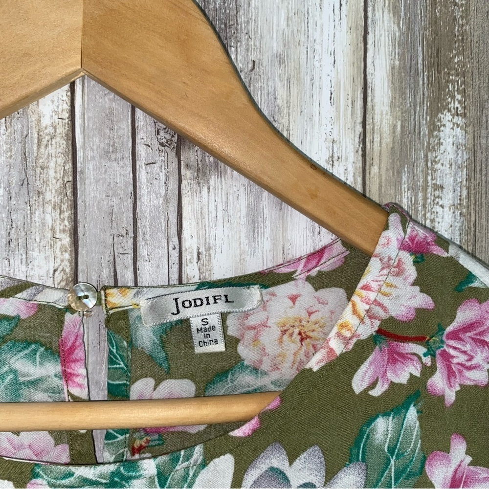 Jodifl Green Floral Blouse - Picture 5 of 5